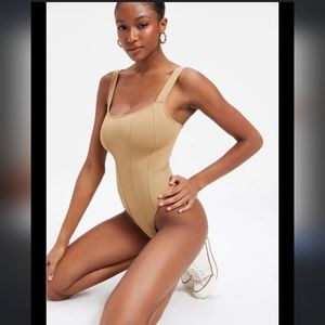 [ GOOD AMERICAN] -NEW WITH TAGS womens size 1,  pecan SCUBA CONTOUR BODY SUIT.